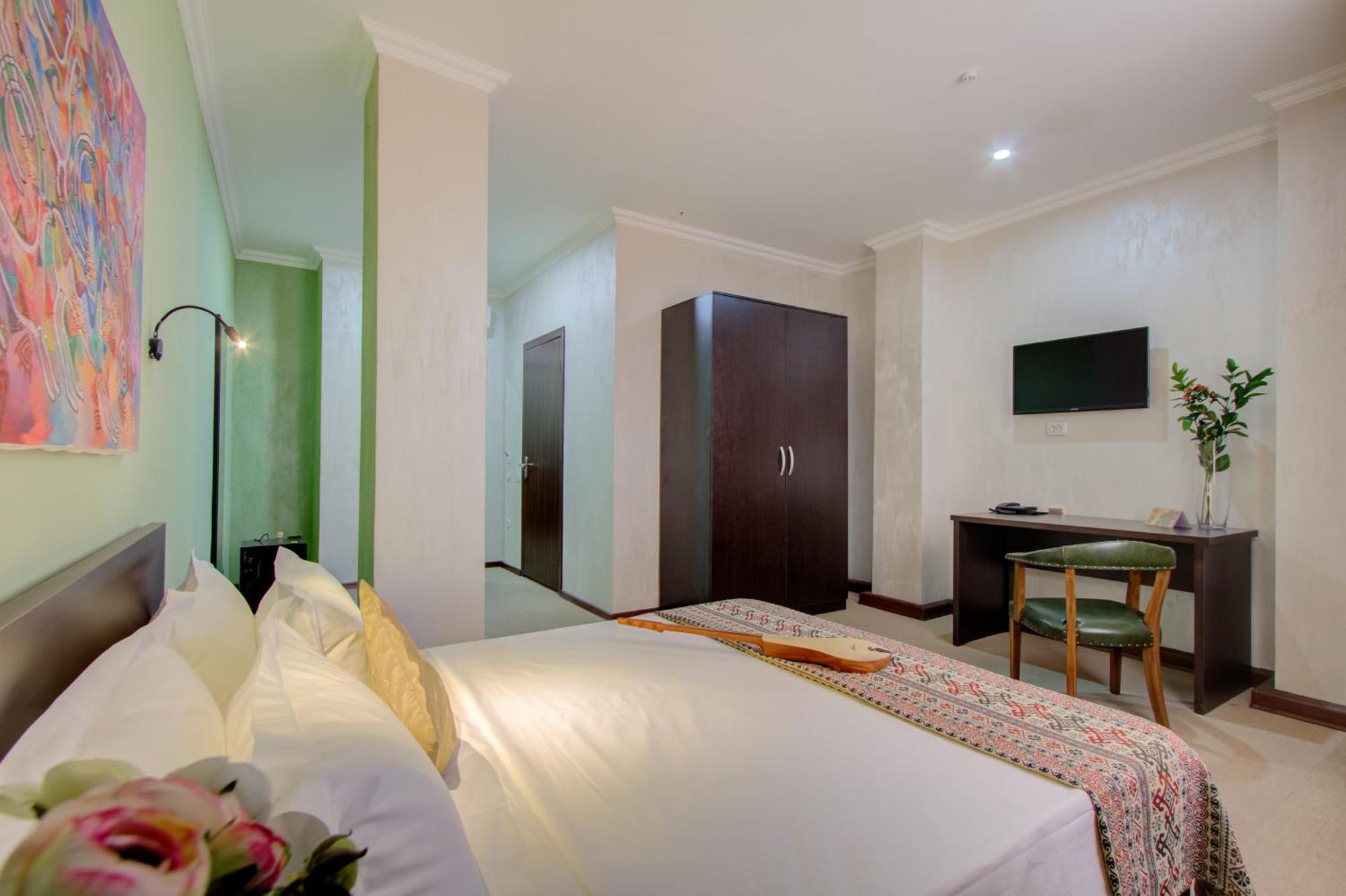 Olive Hotel בישקק מראה חיצוני תמונה