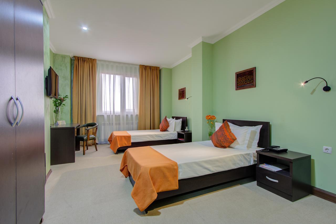 Olive Hotel בישקק מראה חיצוני תמונה