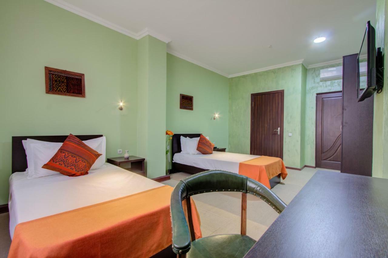 Olive Hotel בישקק מראה חיצוני תמונה